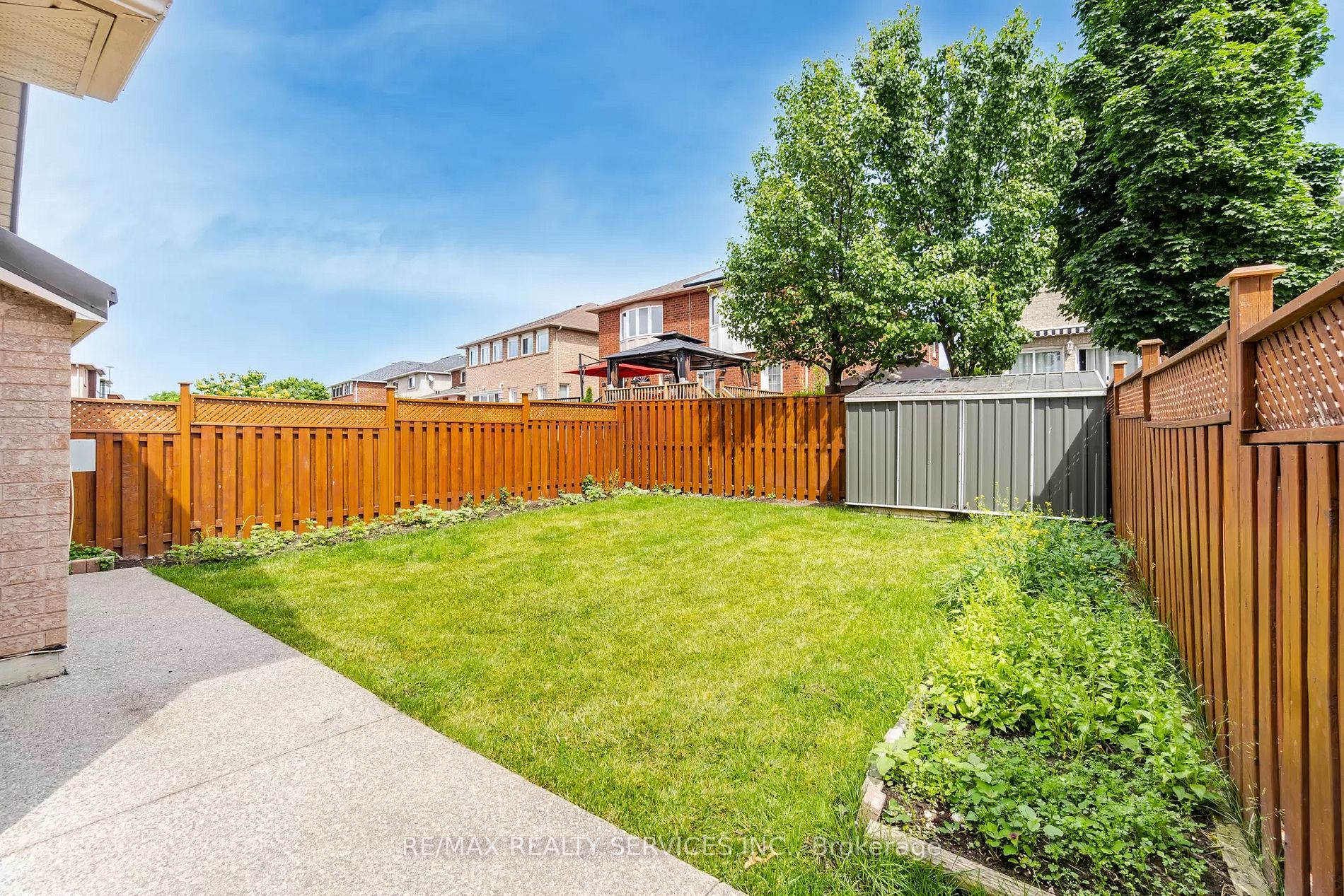 1110 Blueheron Blvd