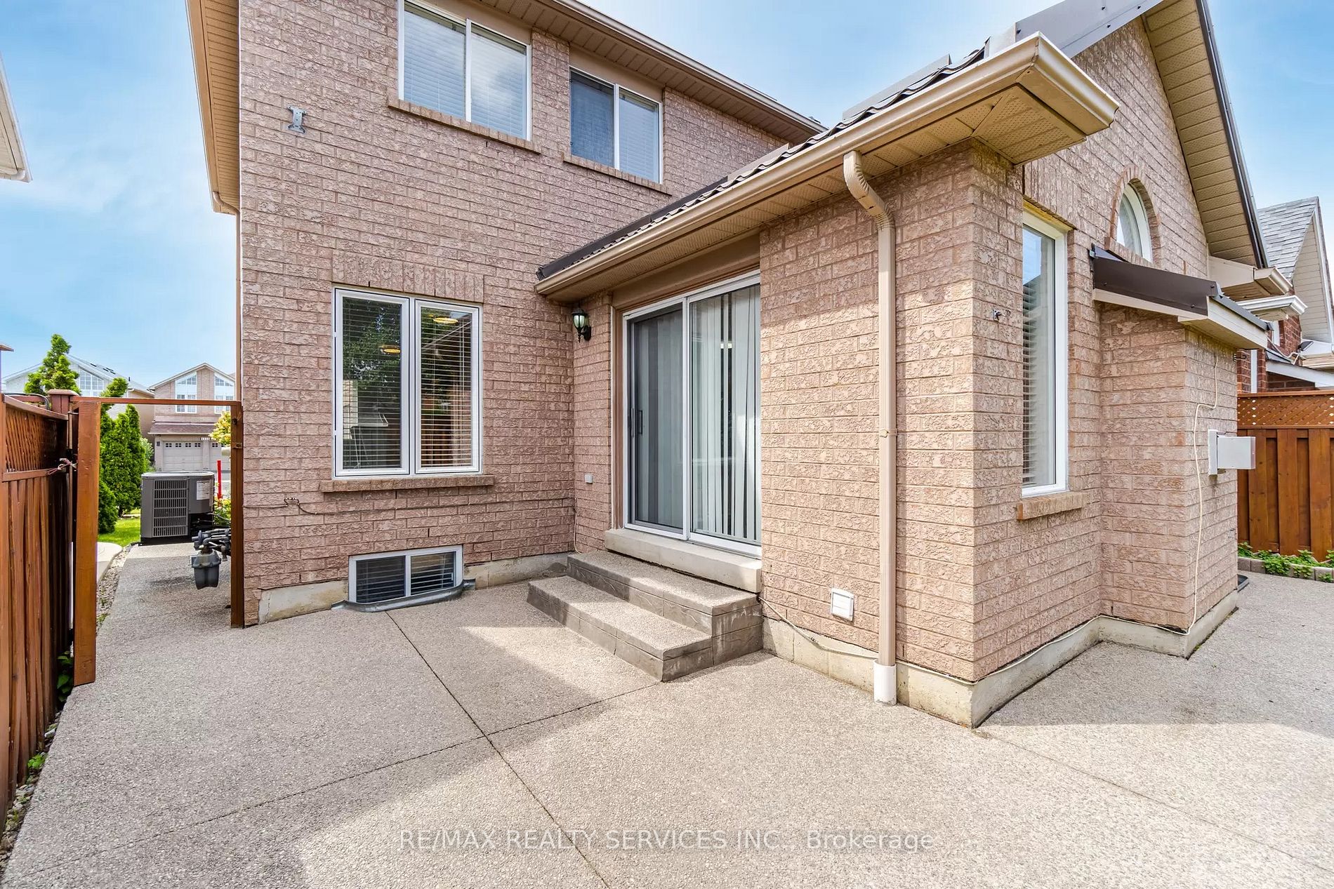 1110 Blueheron Blvd