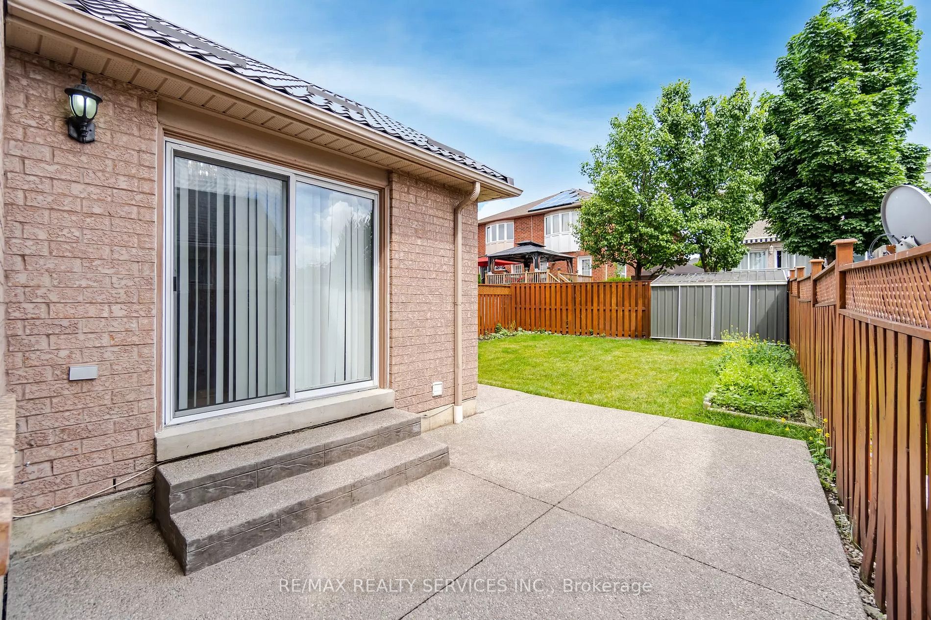 1110 Blueheron Blvd