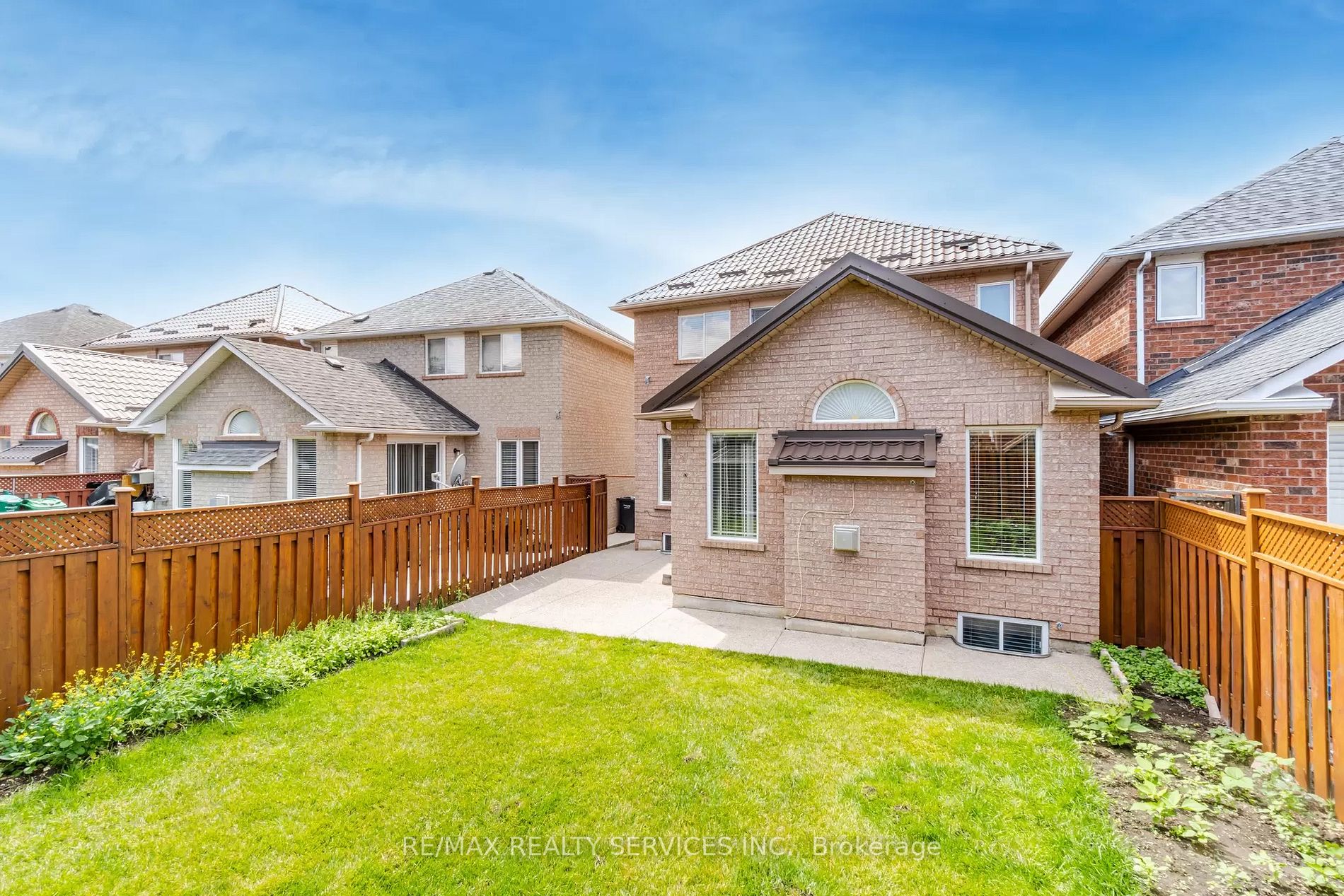 1110 Blueheron Blvd