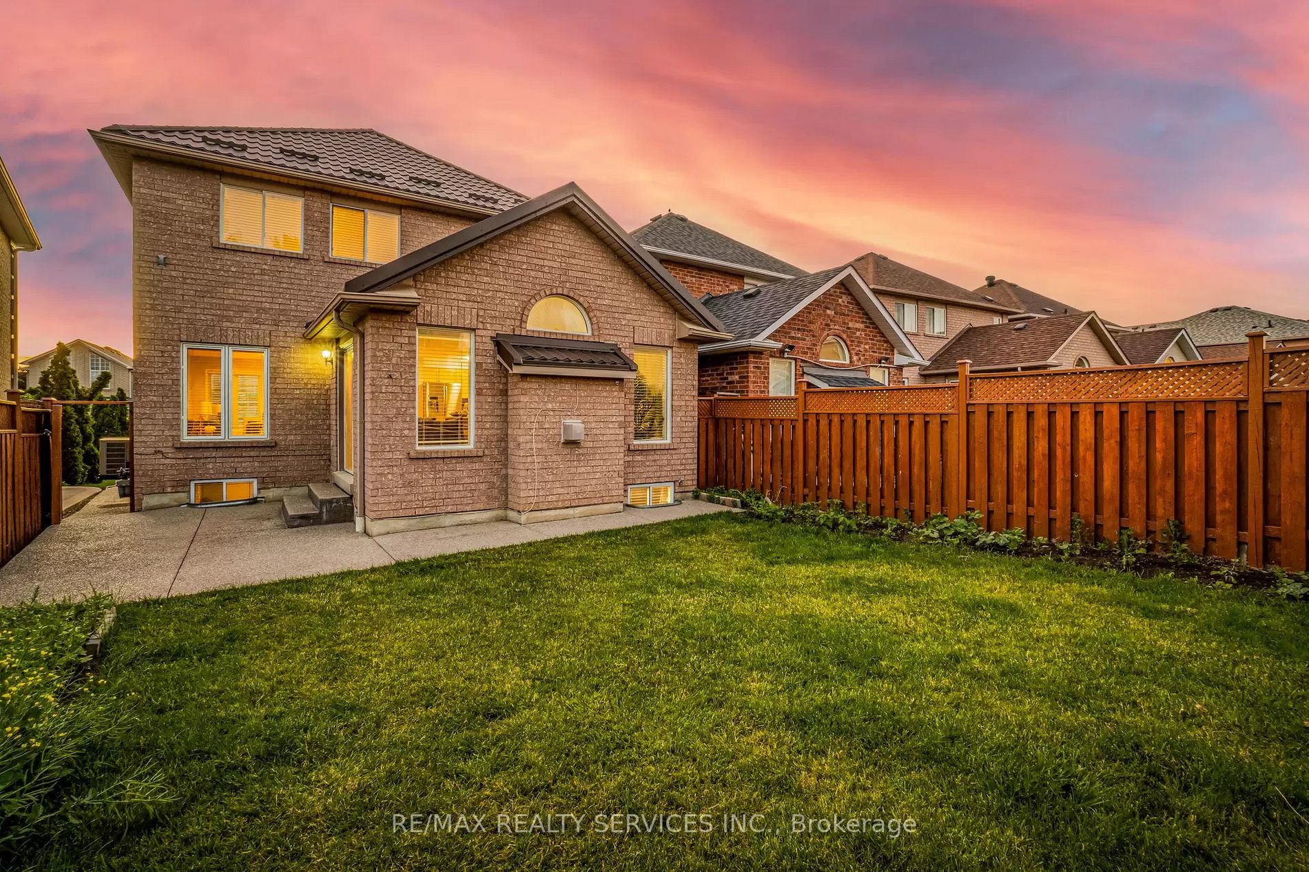 1110 Blueheron Blvd