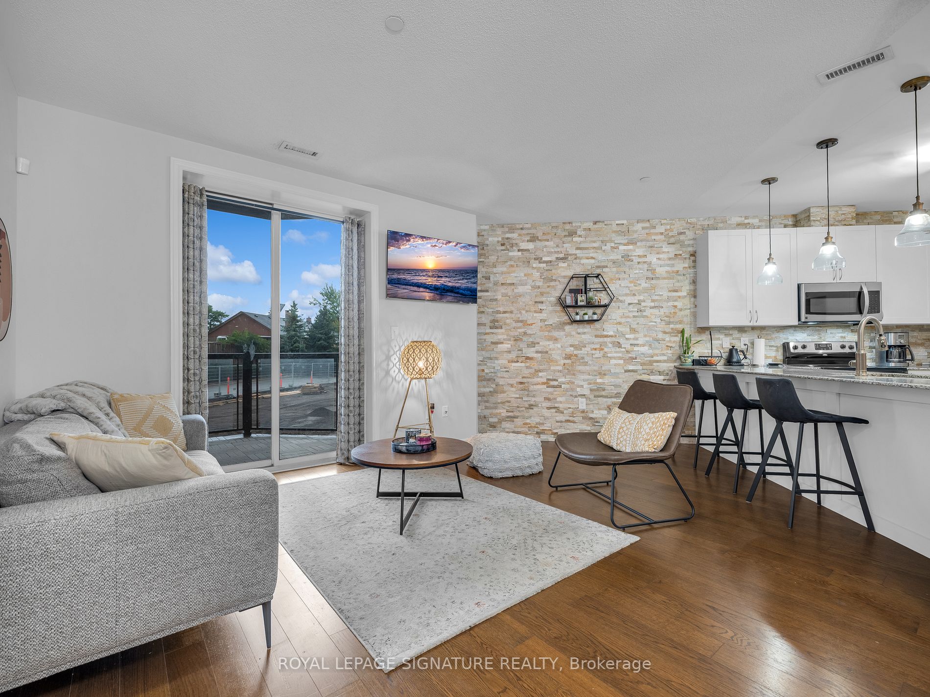 383 Main St E, #114