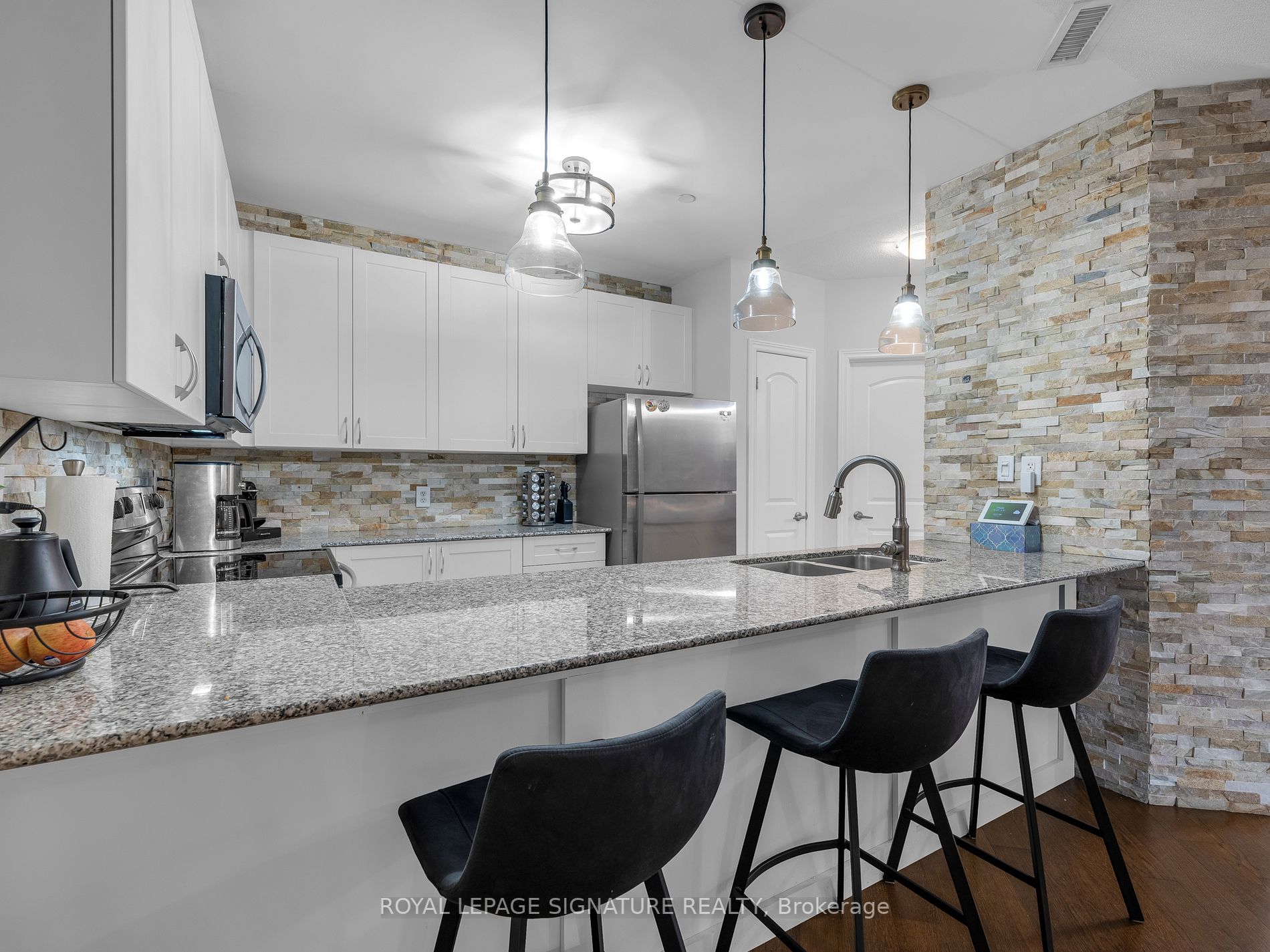 383 Main St E, #114
