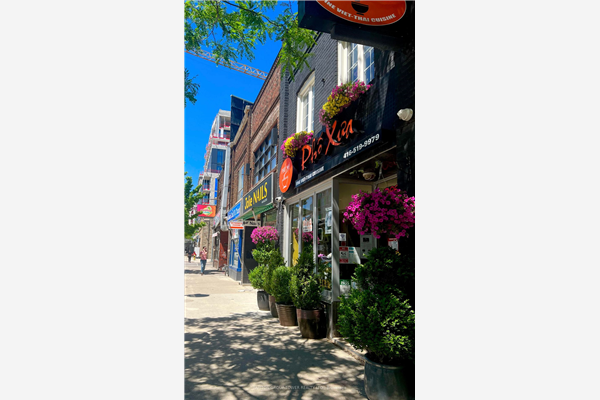 1768 St Clair Ave W, Toronto
