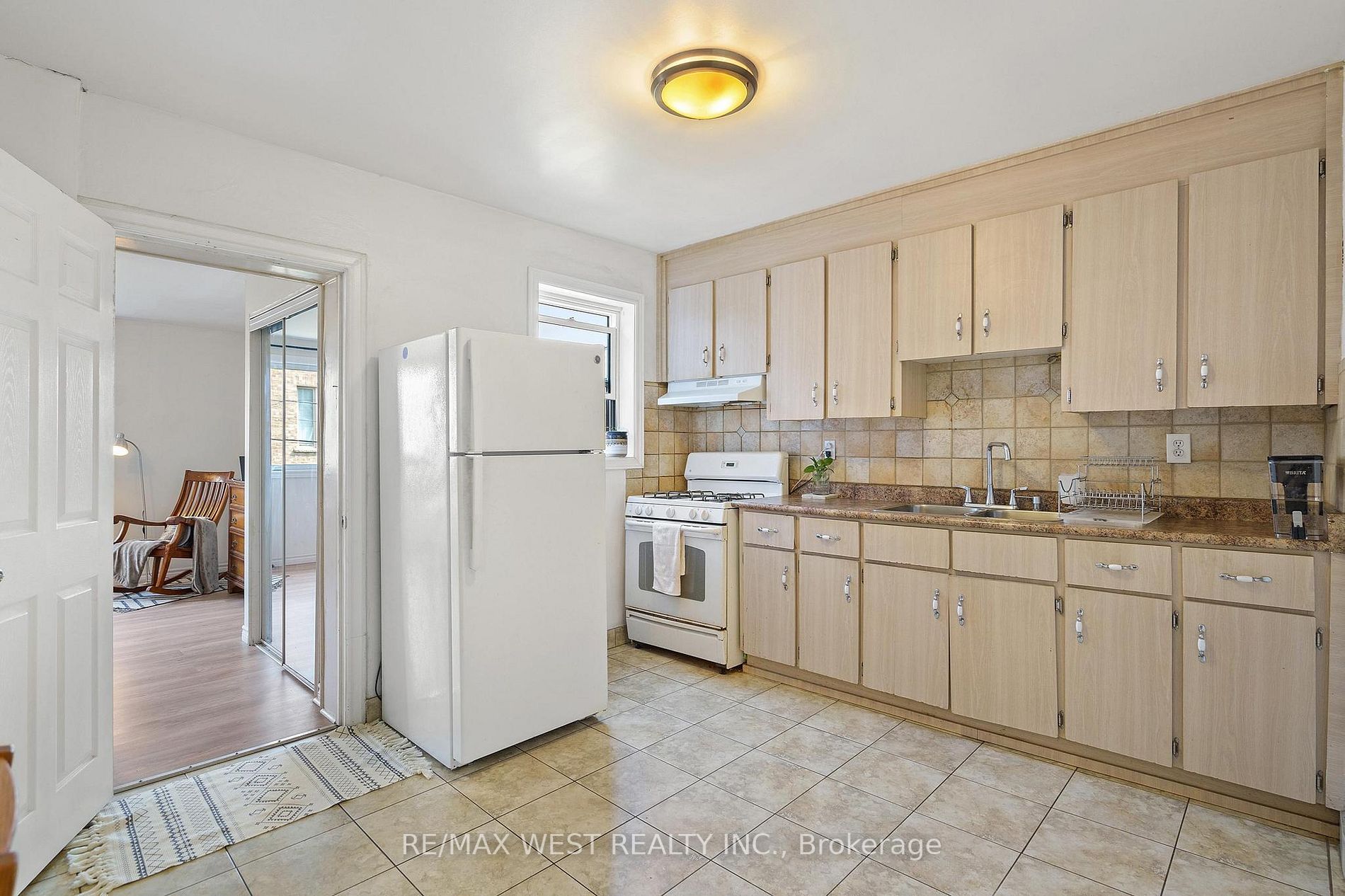 94 Rowntree Ave