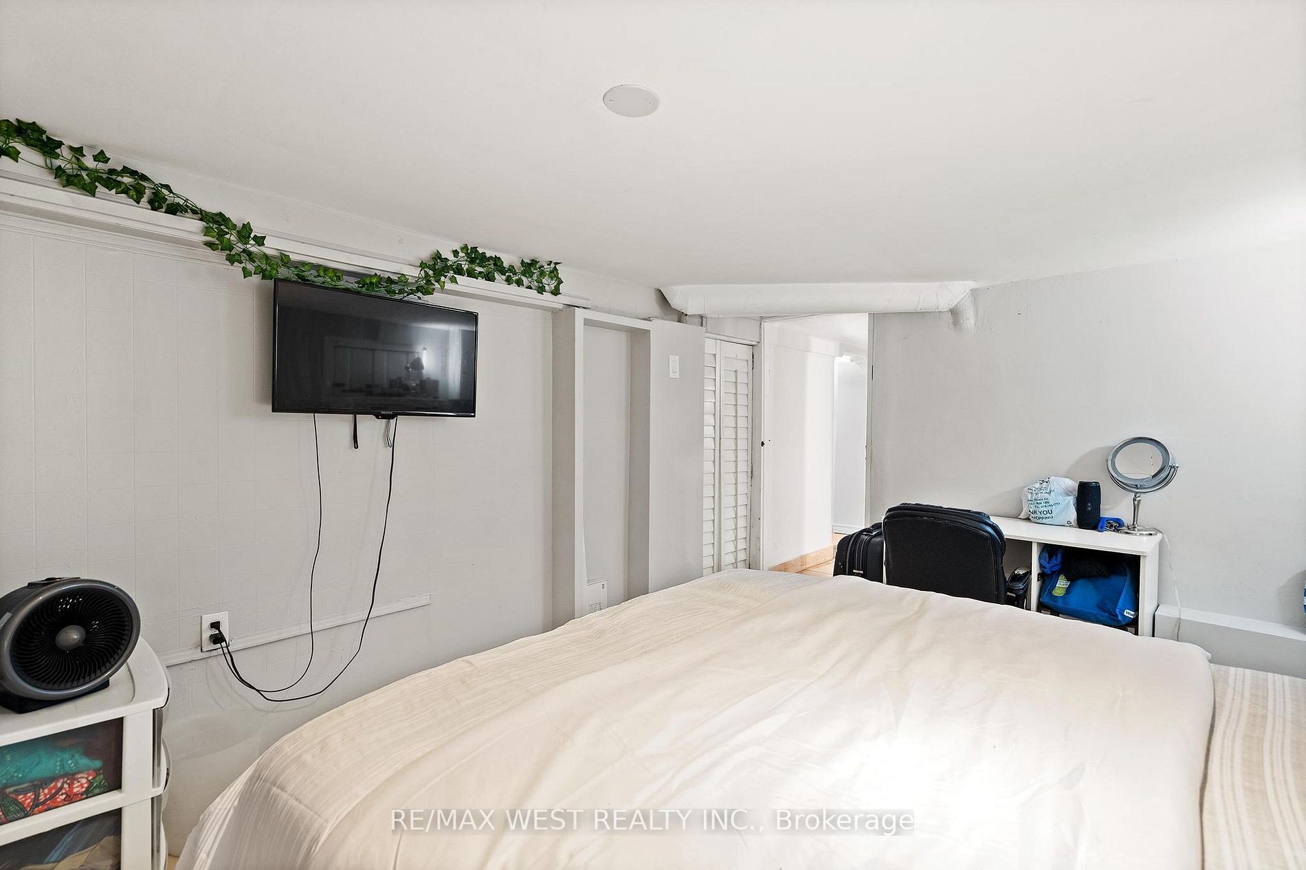 94 Rowntree Ave