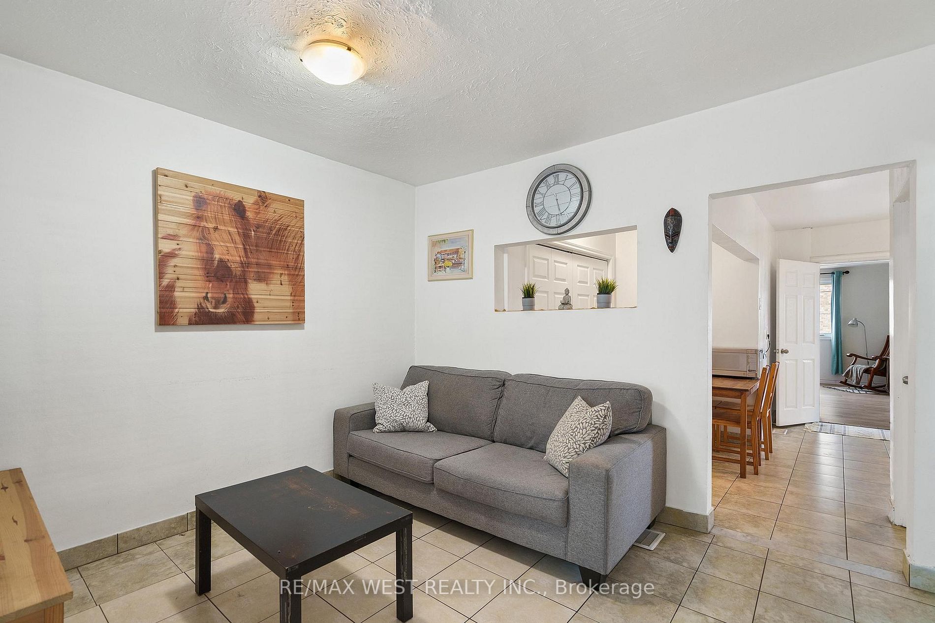 94 Rowntree Ave