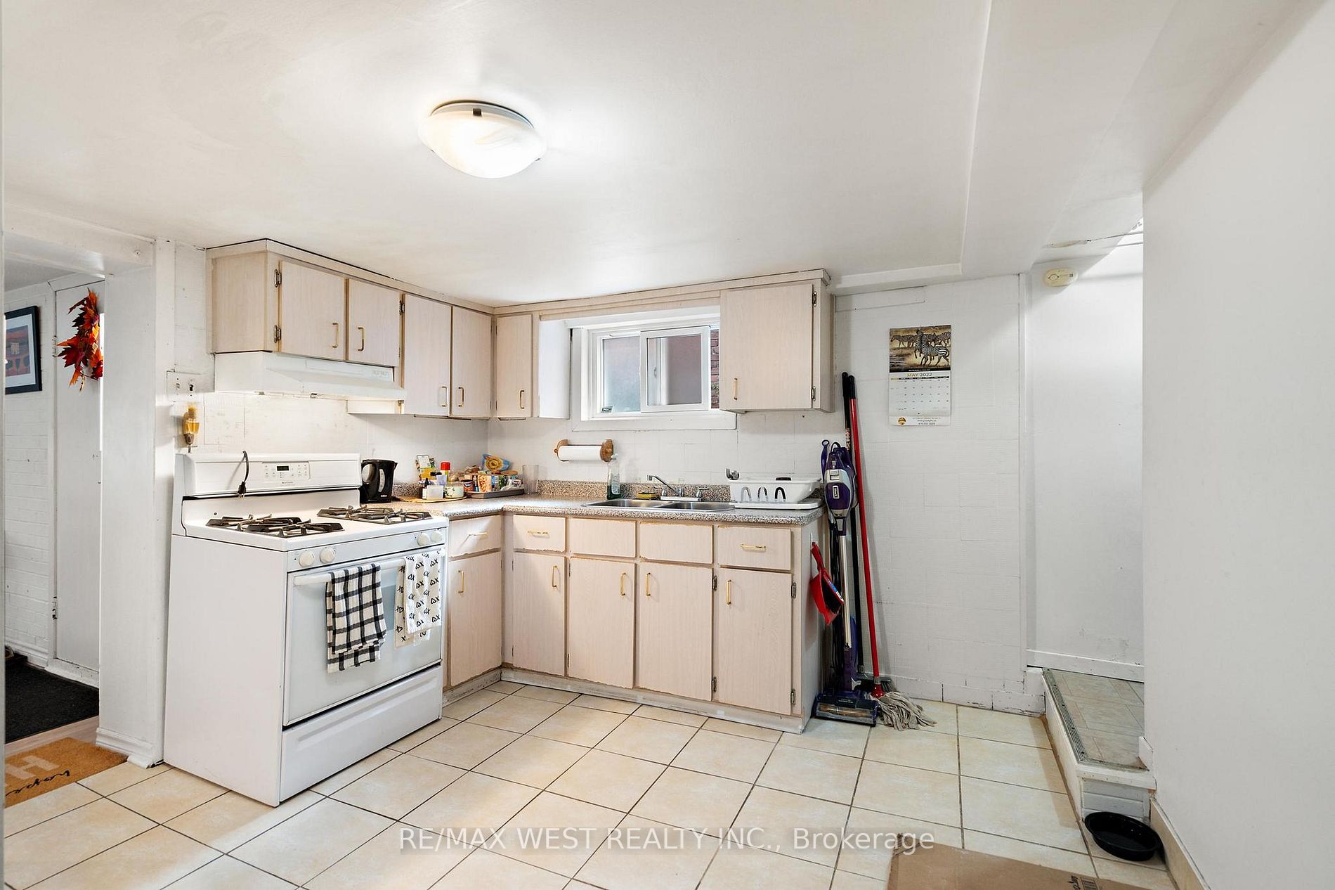 94 Rowntree Ave