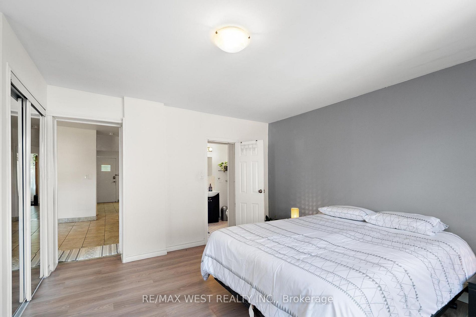 94 Rowntree Ave