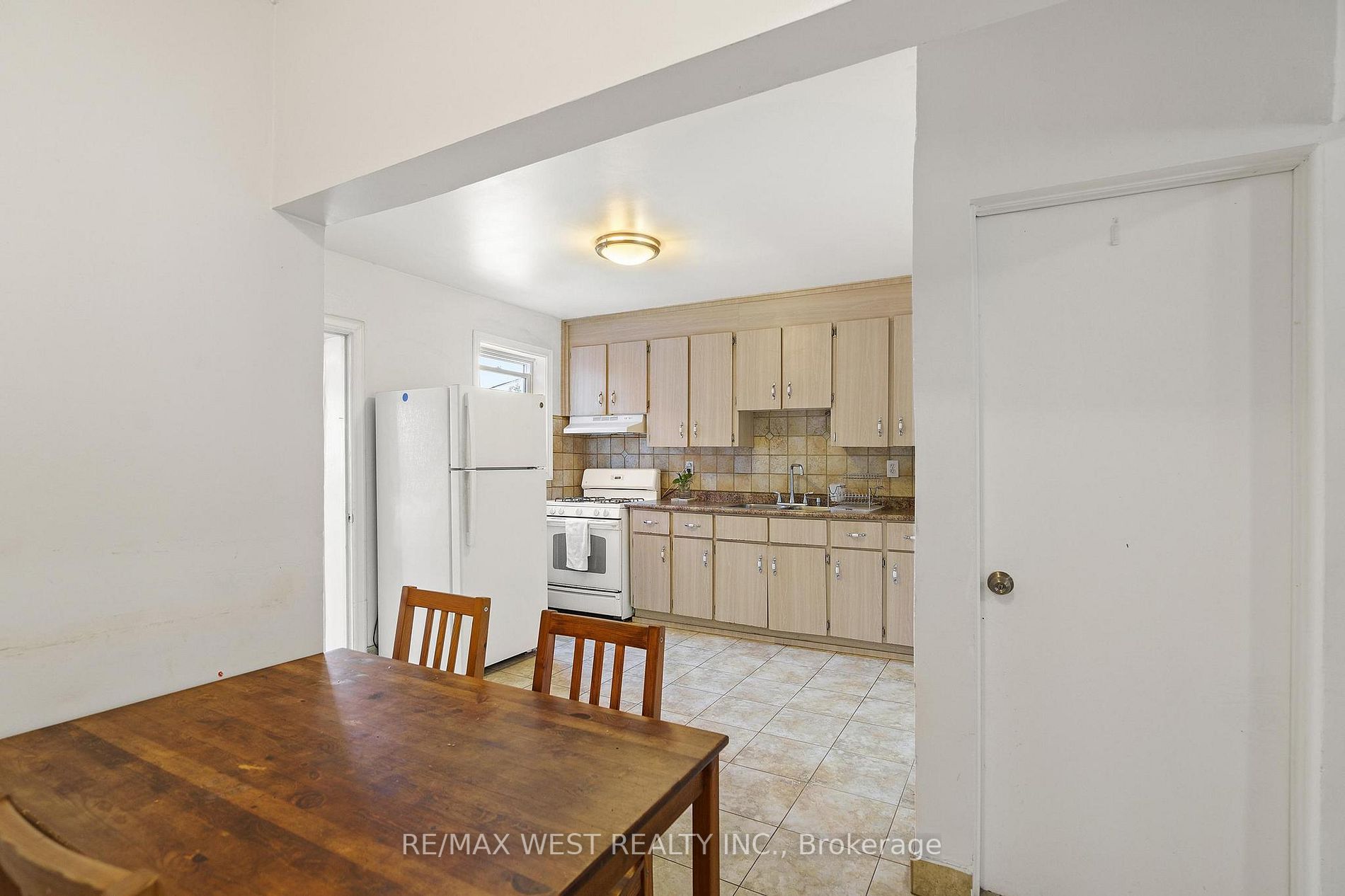 94 Rowntree Ave