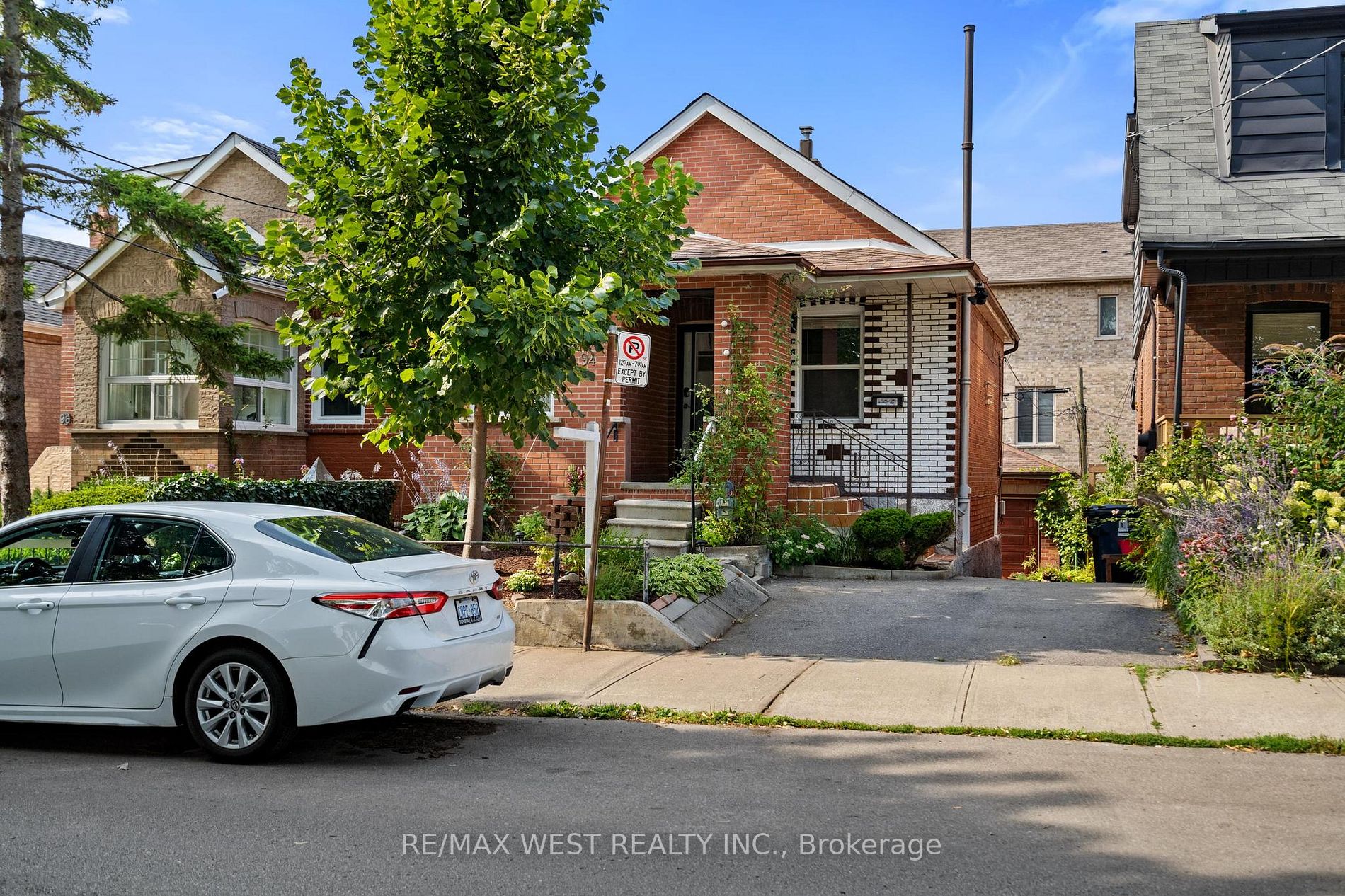 94 Rowntree Ave
