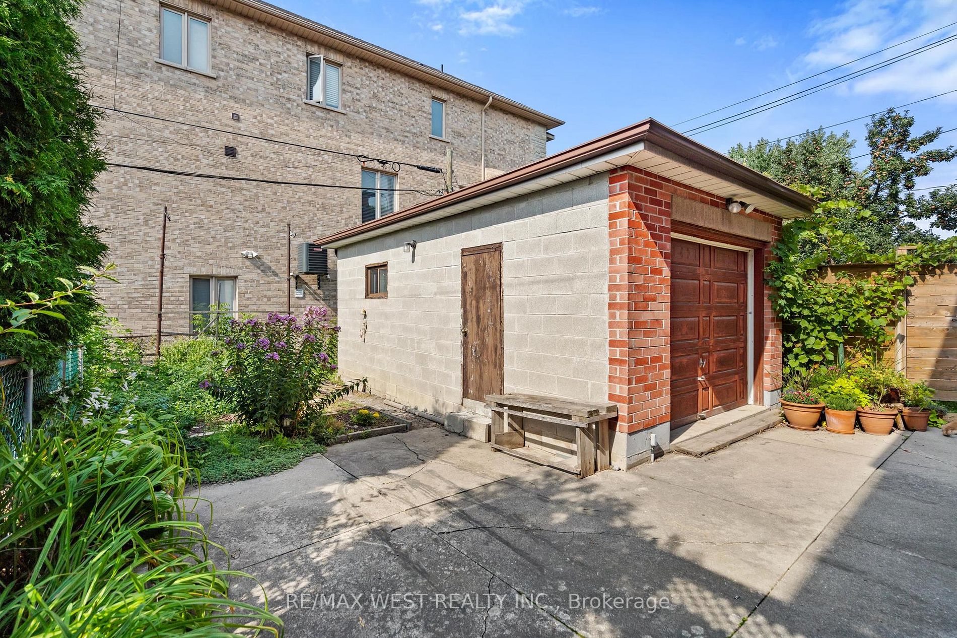 94 Rowntree Ave