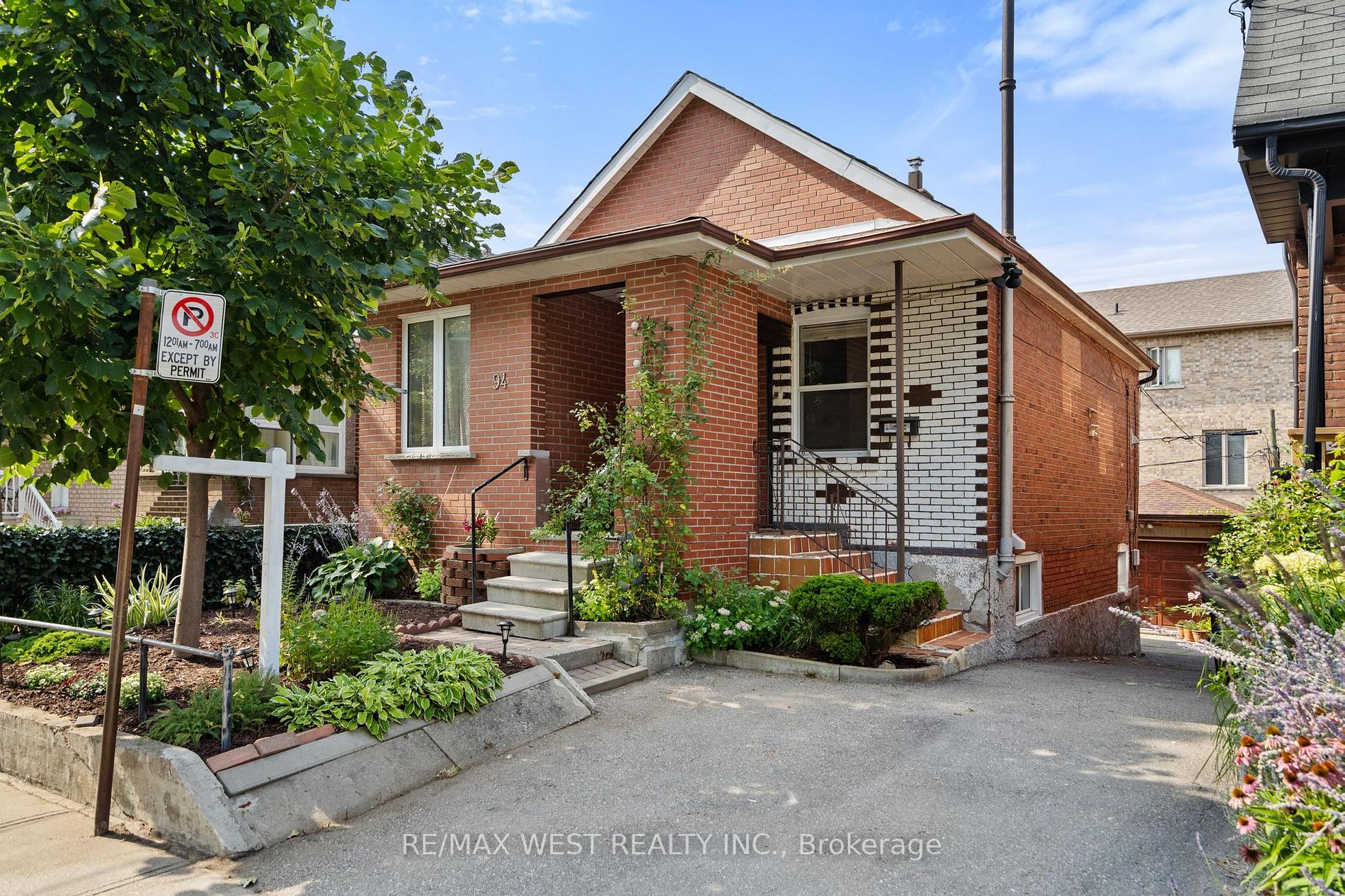 94 Rowntree Ave