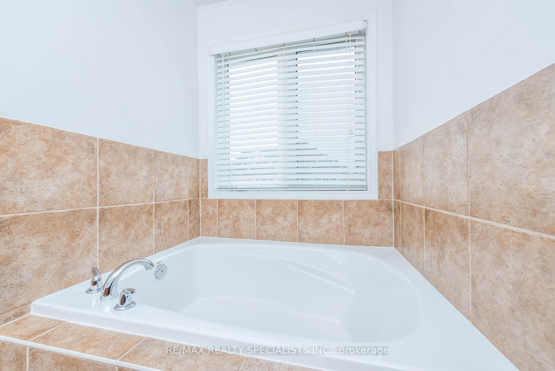 42 Lesabre Cres