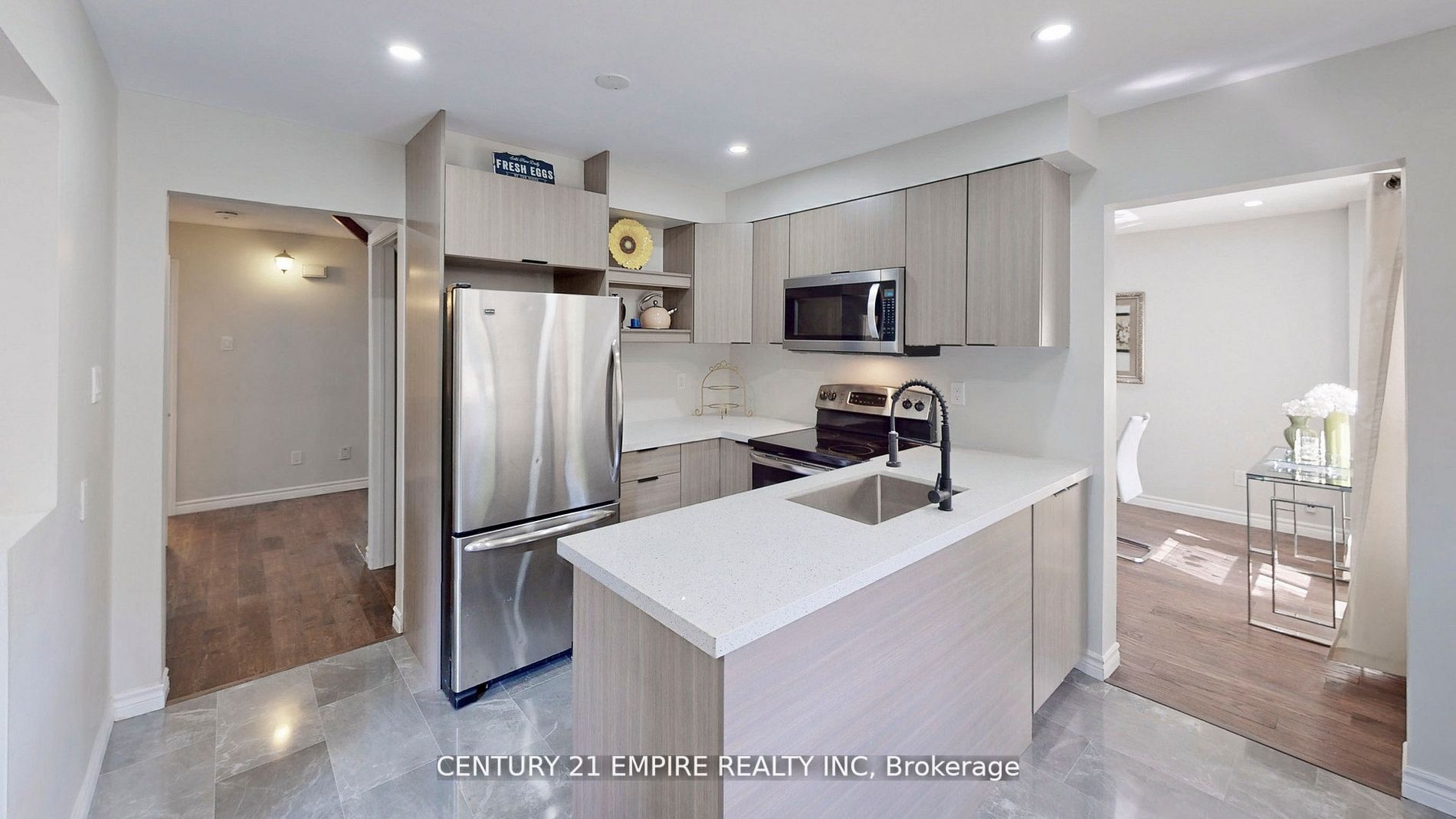 20 Sunforest Dr