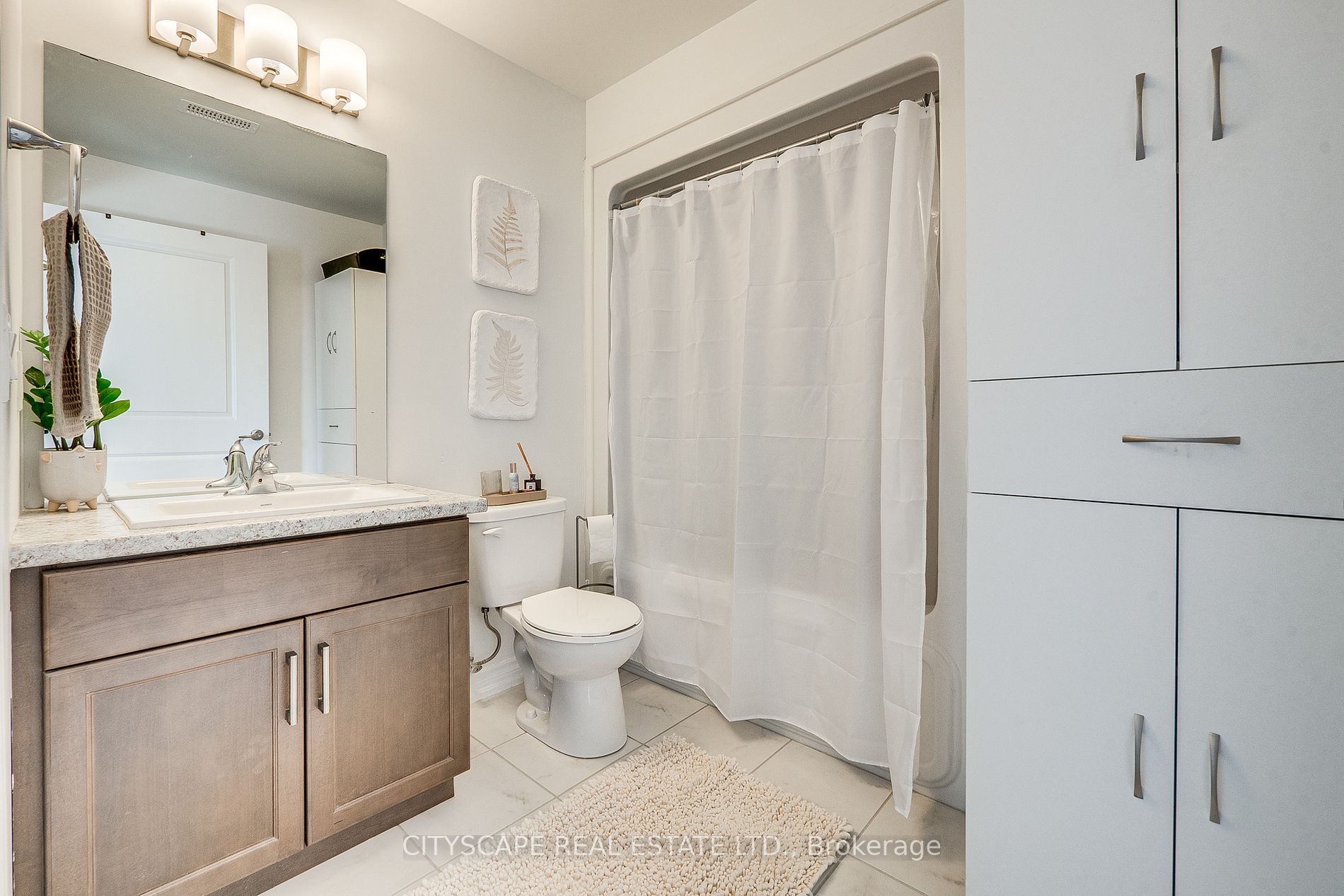640 Sauve Street, #204