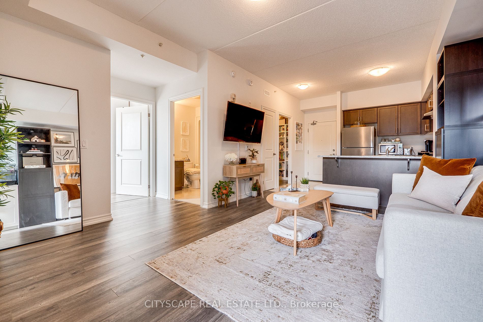 640 Sauve Street, #204