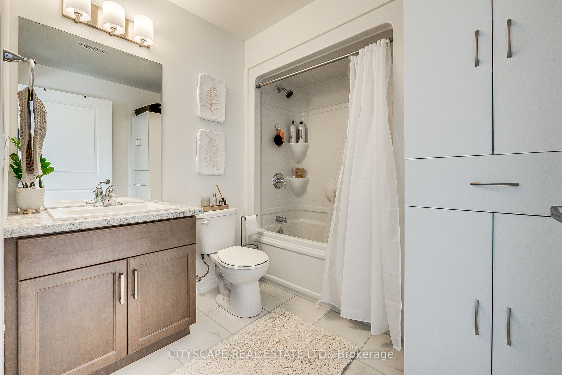 640 Sauve Street, #204