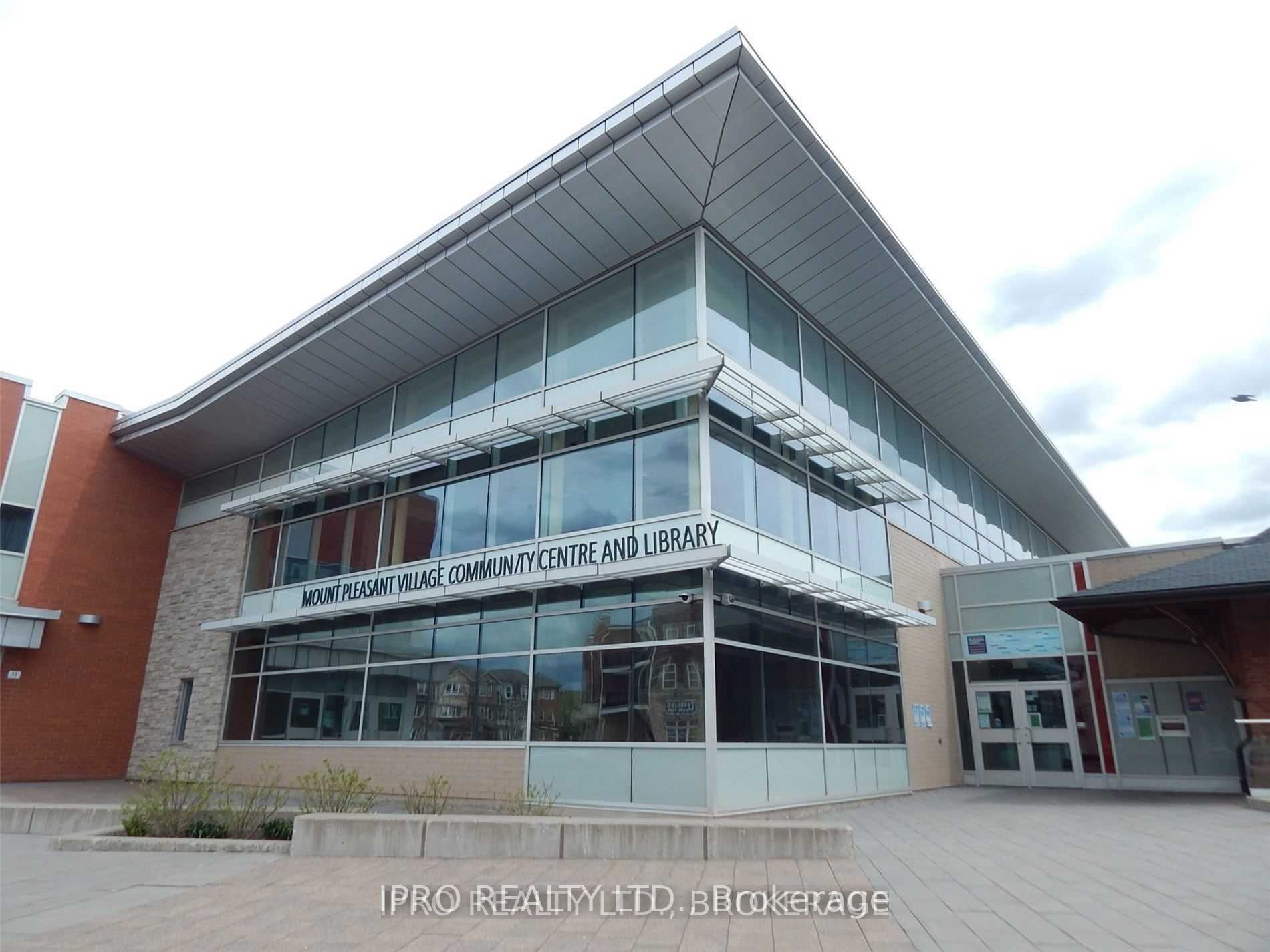 60 Baycliffe Cres, #101