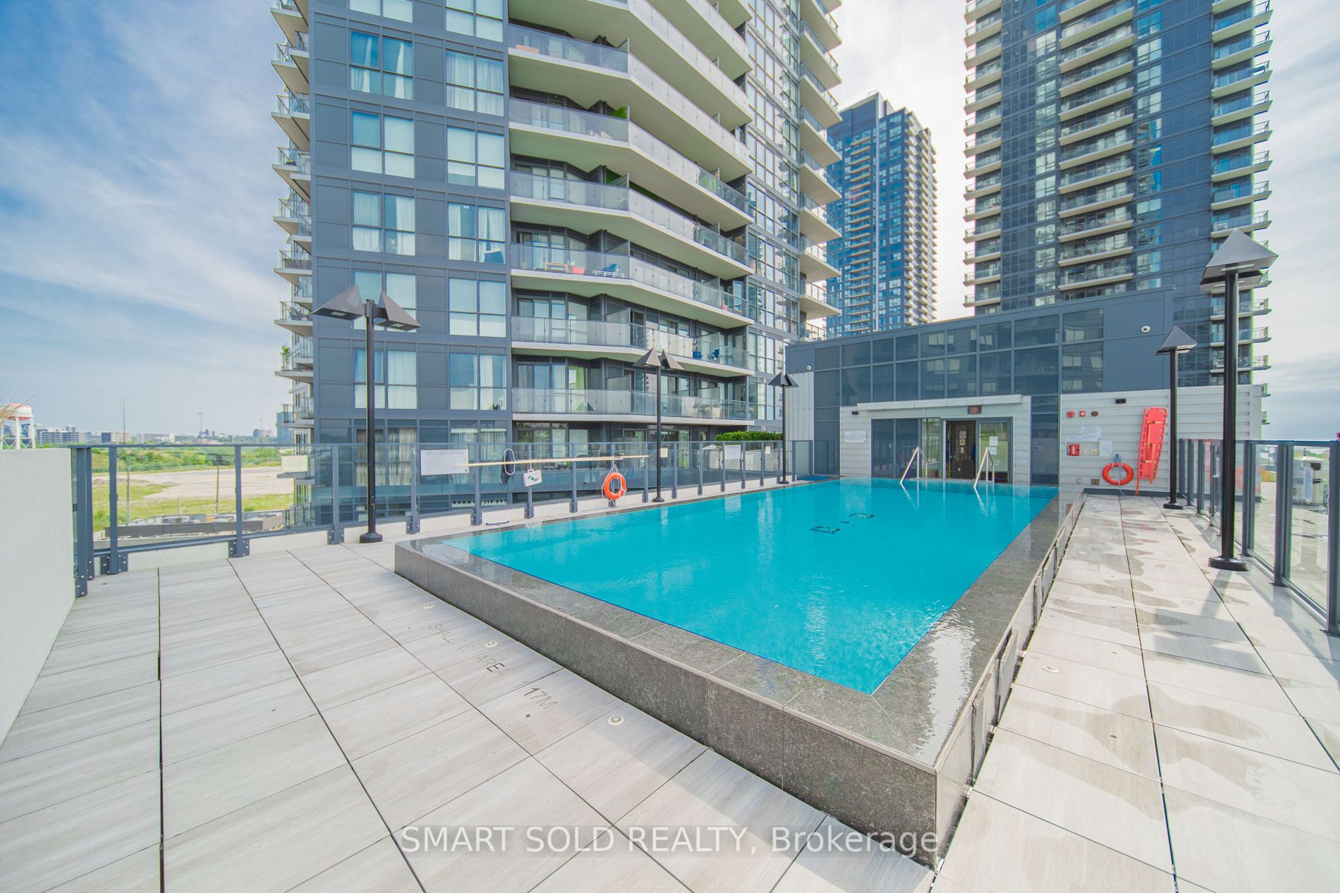 10 Park Lawn Rd, #427