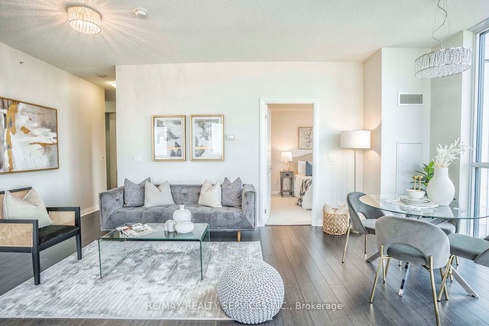 55 Eglinton Avenue W #904