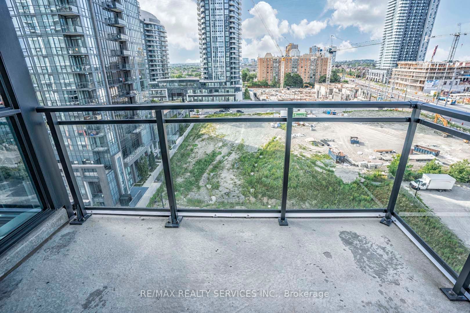 55 Eglinton Avenue W #904