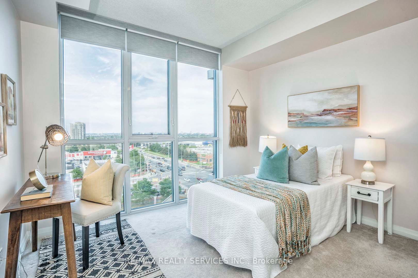 55 Eglinton Avenue W #904