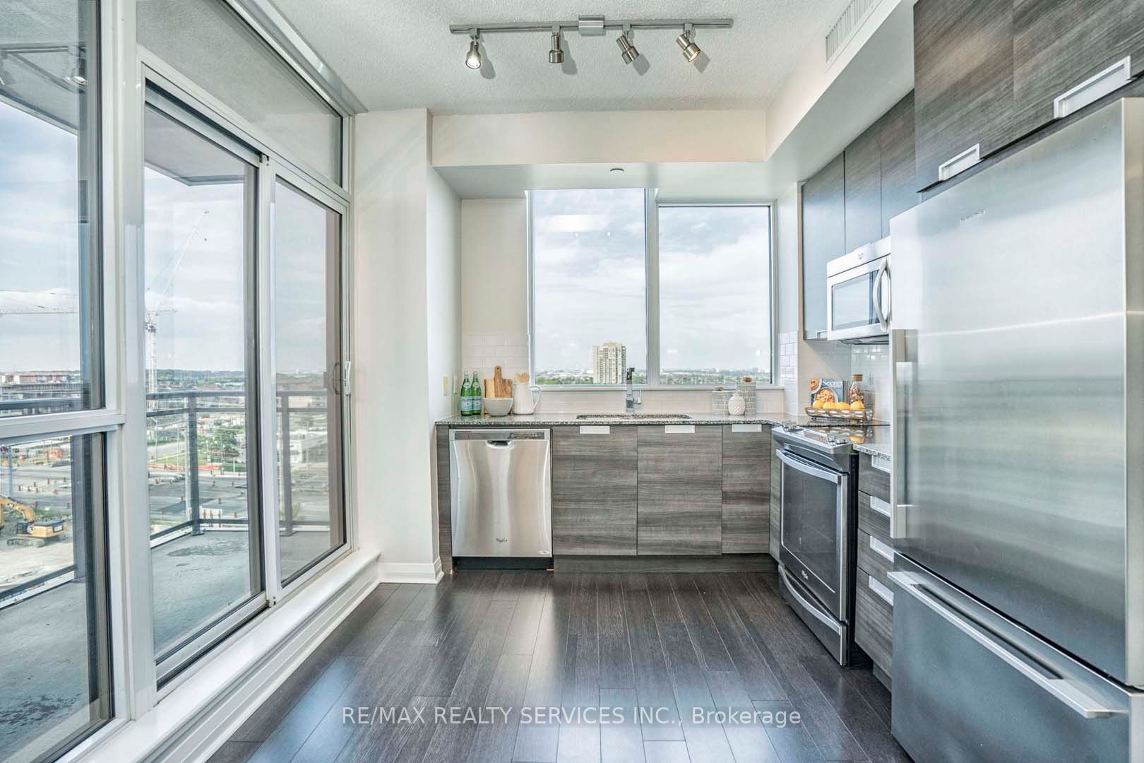 55 Eglinton Avenue W #904