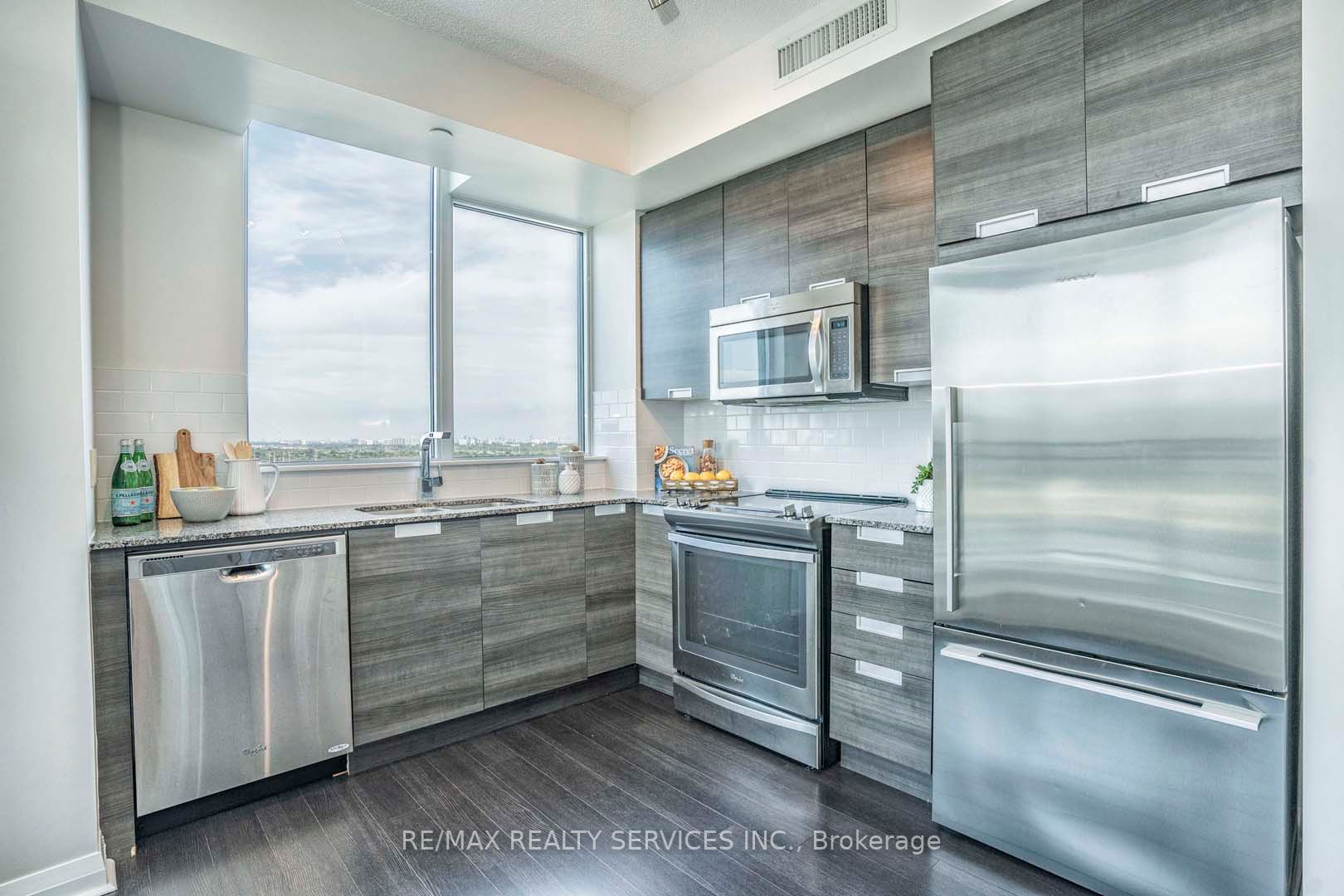 55 Eglinton Avenue W #904