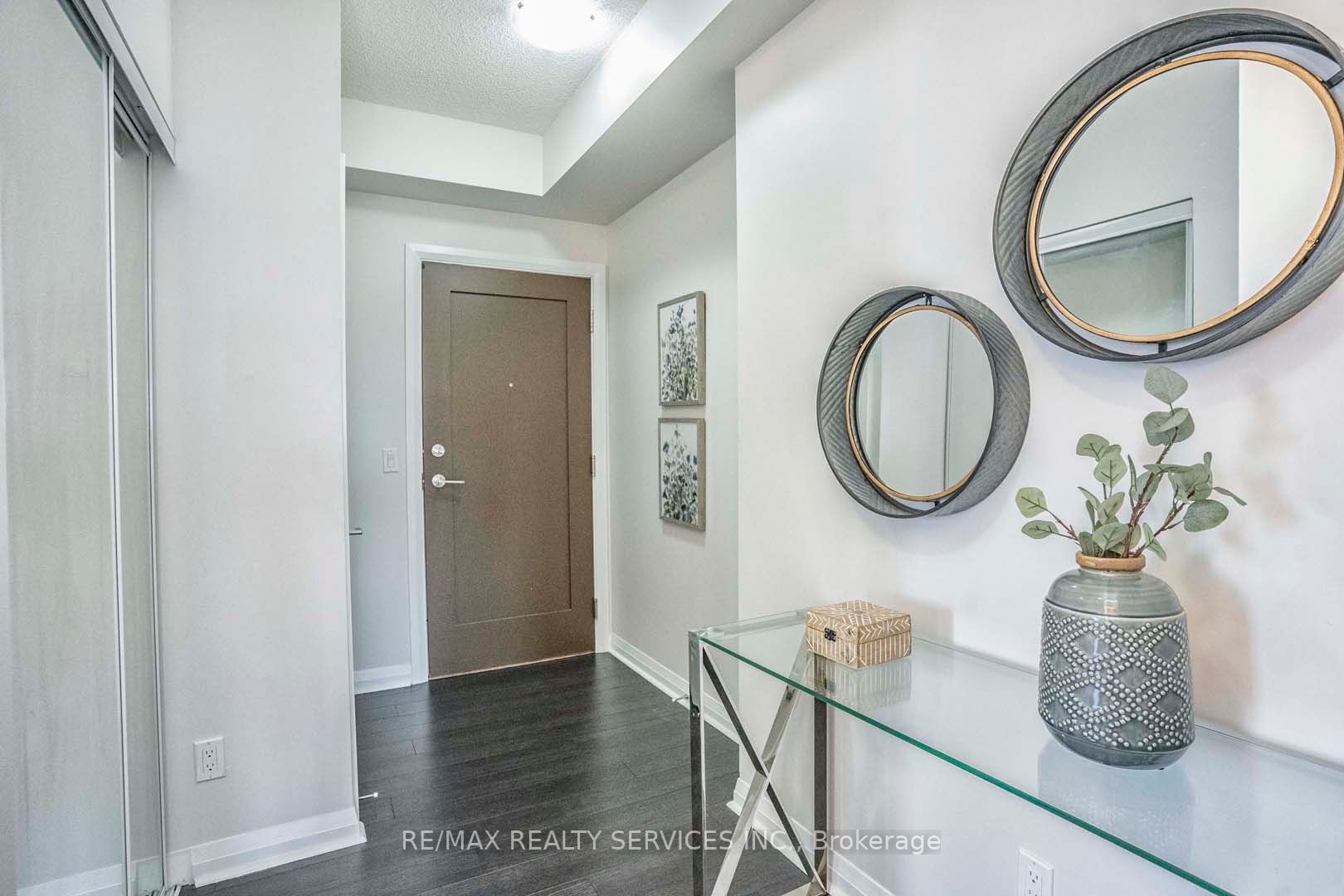 55 Eglinton Avenue W #904