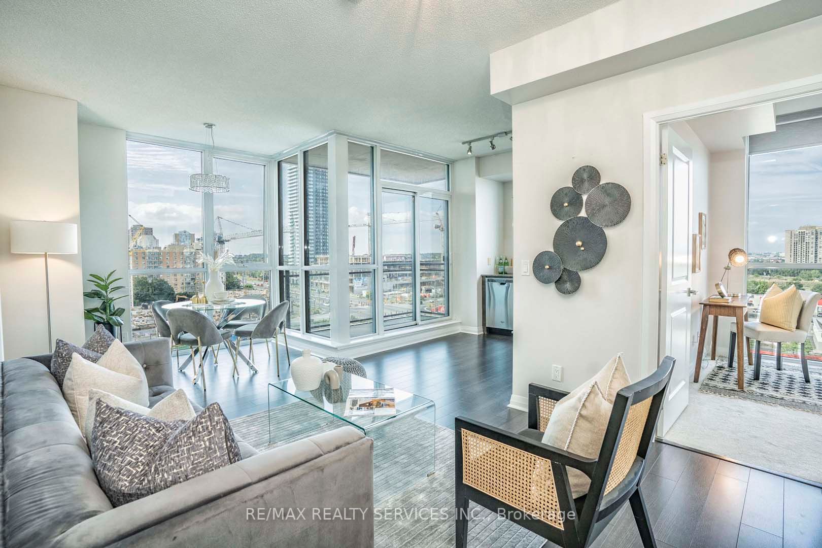 55 Eglinton Avenue W #904