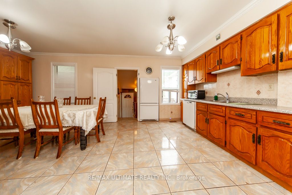 166 Harvie Ave