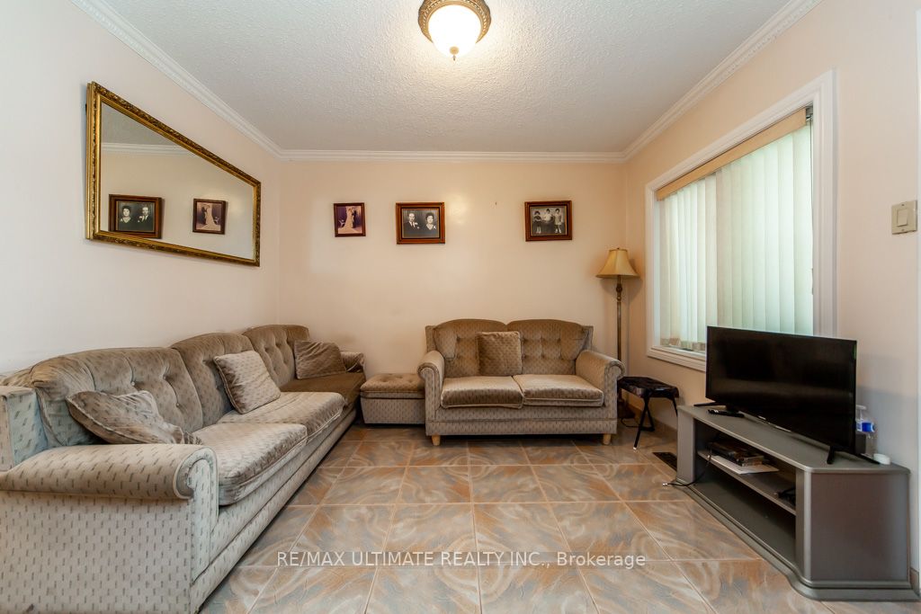 166 Harvie Ave