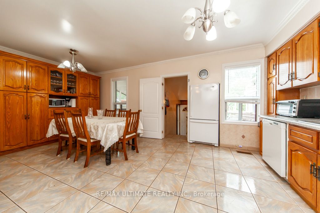 166 Harvie Ave