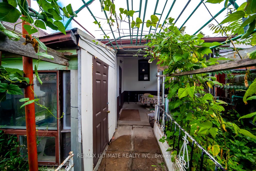 166 Harvie Ave