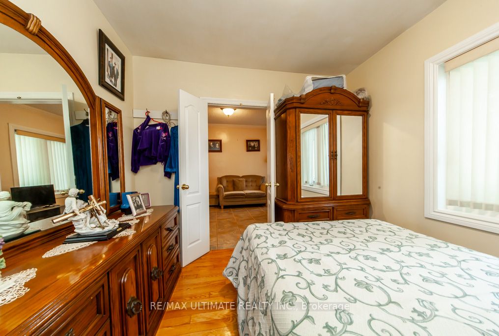 166 Harvie Ave