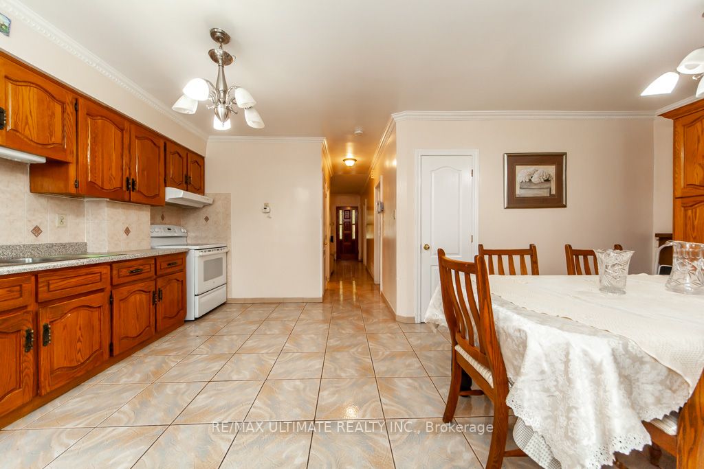 166 Harvie Ave