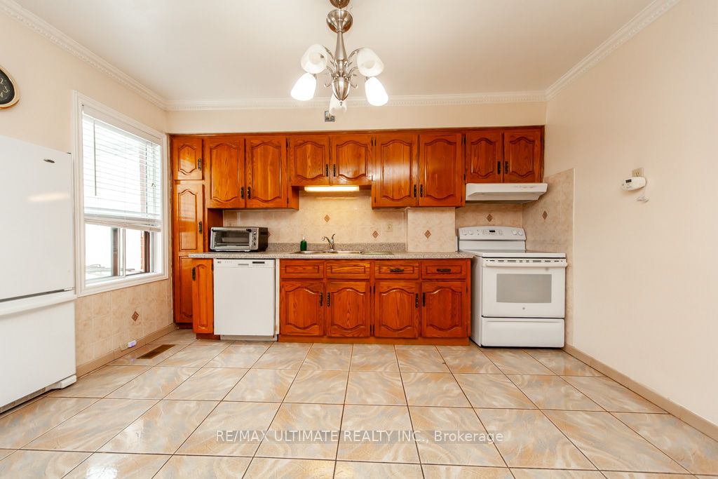 166 Harvie Ave