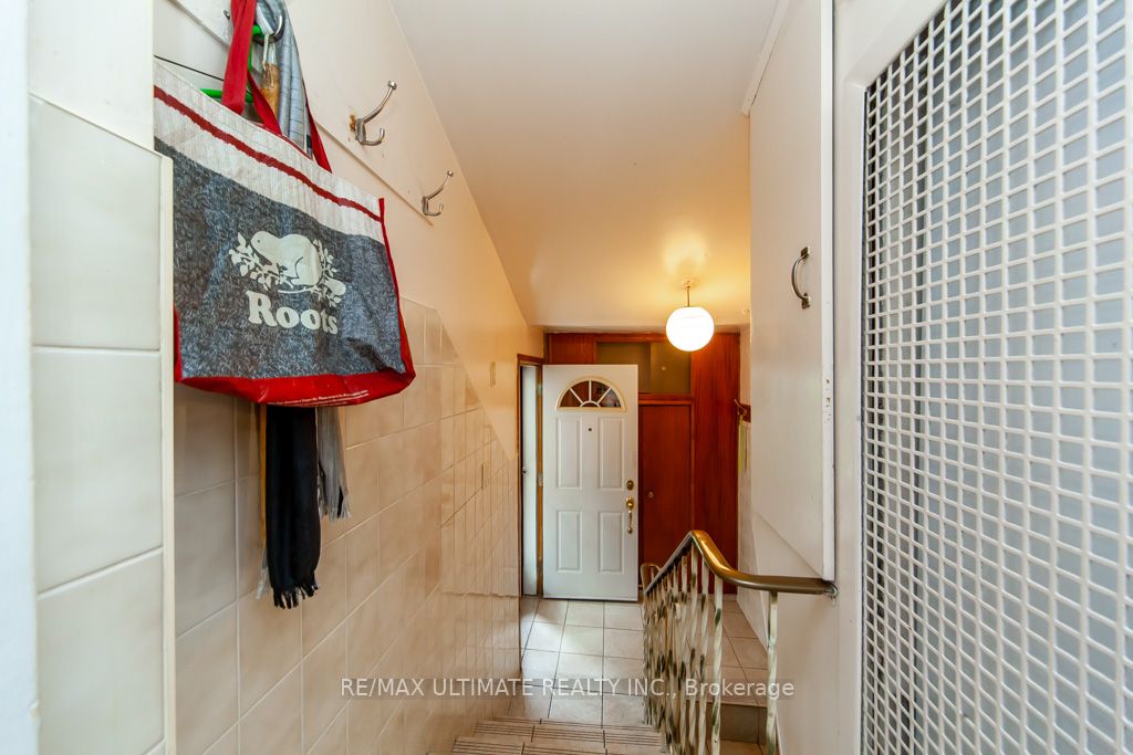 166 Harvie Ave