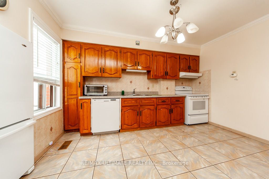 166 Harvie Ave