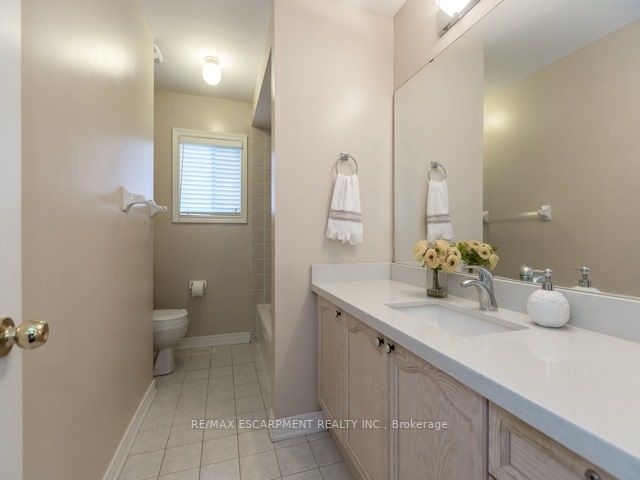 163 Cooke Cres