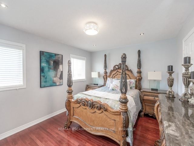 163 Cooke Cres