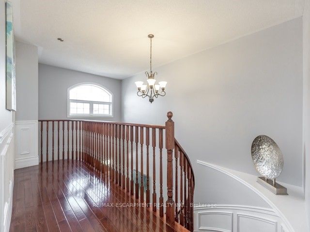 163 Cooke Cres