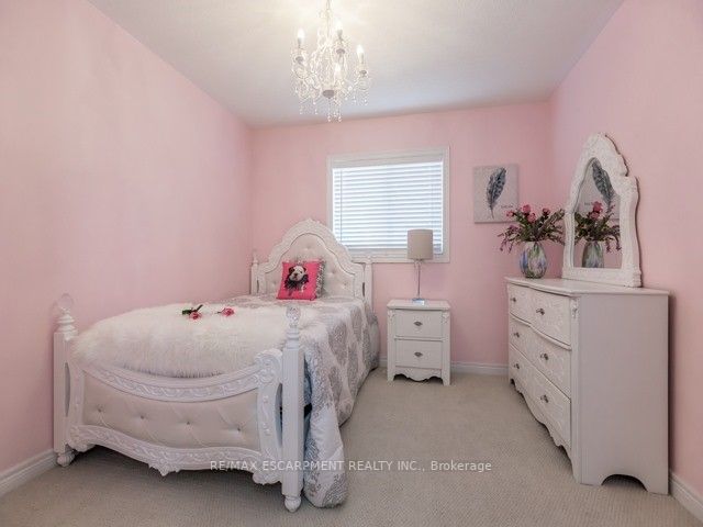 163 Cooke Cres