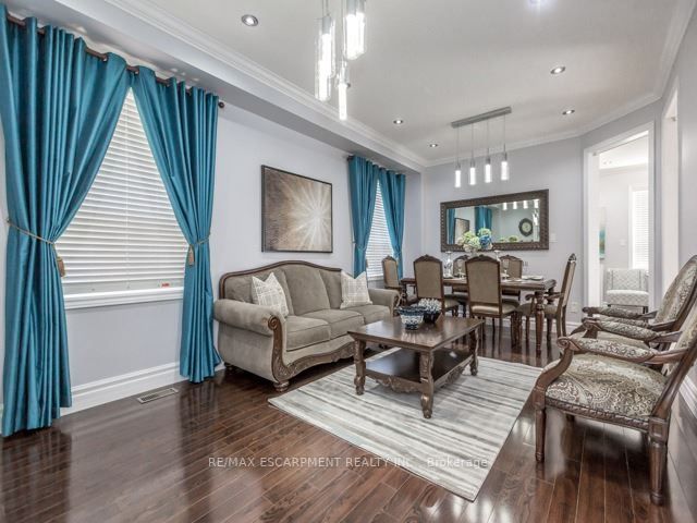 163 Cooke Cres