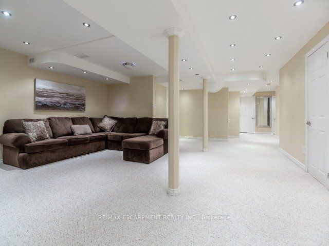 163 Cooke Cres