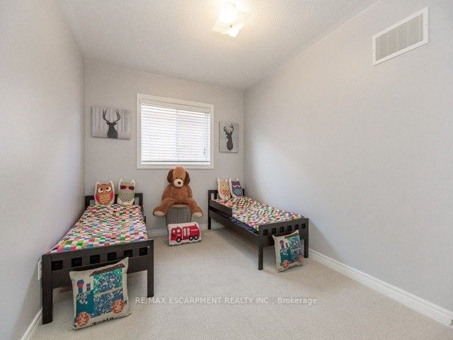 163 Cooke Cres