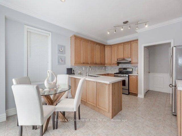 163 Cooke Cres