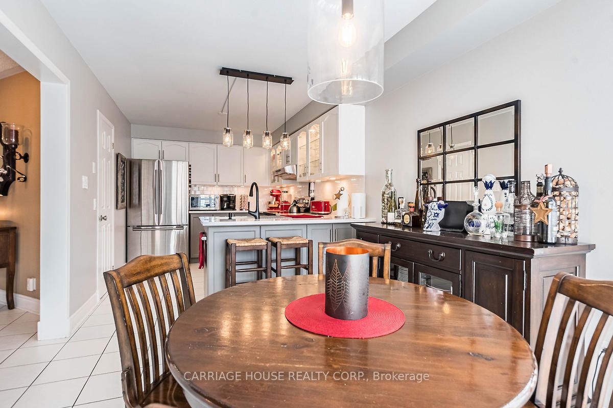 8 Mapleshade Dr