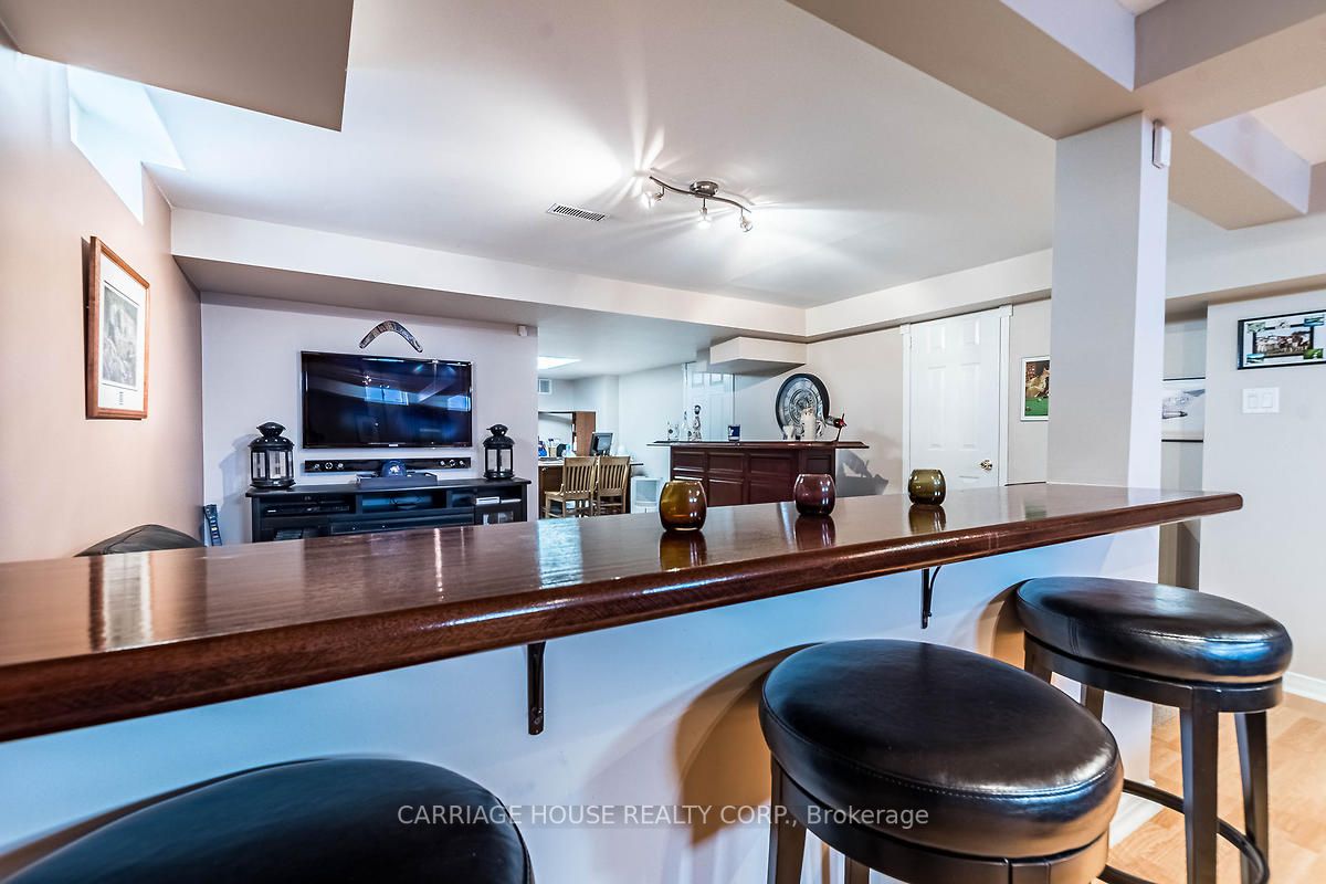 8 Mapleshade Dr